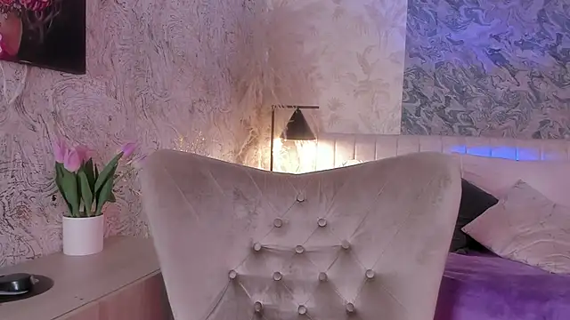 Arianaa collins online show from October 25, 12:17 pm