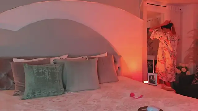 Snapshot of Elizabeth_clark_ chatting on October 24, 8:08 pm Elizabeth clark online show from October 24, 8:08 pm