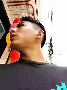 Snapshot of Red0686kkg chatting on December 16, 6:23 pm Red0686kkg online show from December 16, 6:23 pm