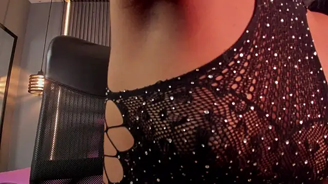 alahia betancurx online show from November 15, 2:43 pm