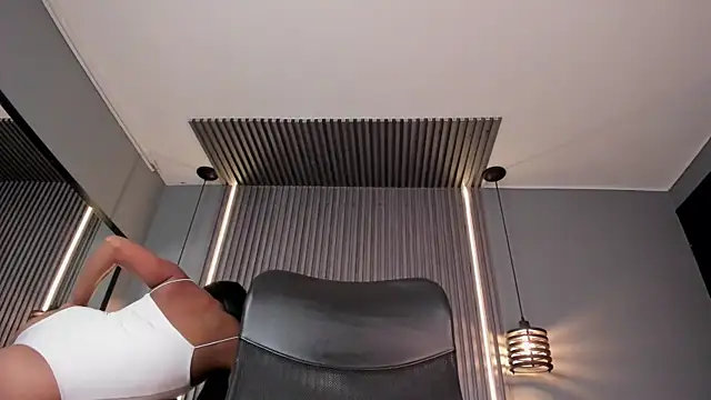 alahia betancurx online show from November 1, 4:12 pm