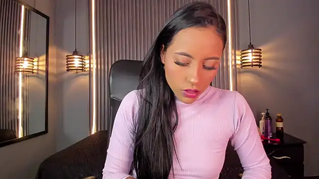 Snapshot of alahia_betancurx chatting on October 9, 3:34 pm alahia betancurx online show from October 9, 3:34 pm