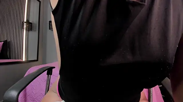 alahia betancurx online show from November 7, 1:48 pm