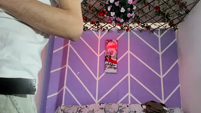 Snapshot of Maxxi_hot23 chatting on September 19, 8:02 pm Maxxi hot23 online show from September 19, 8:02 pm