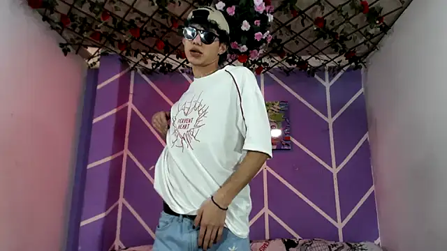 Snapshot of Maxxi_hot23 chatting on September 14, 7:25 pm Maxxi hot23 online show from September 14, 7:25 pm