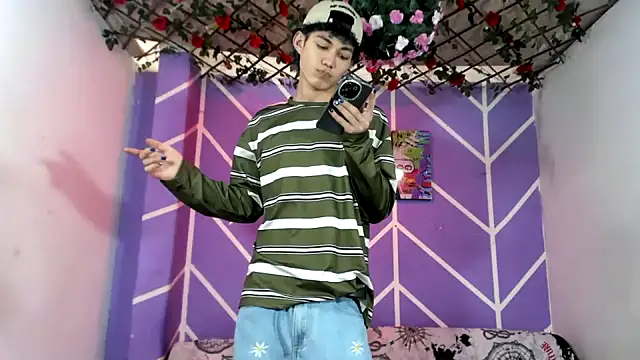 Snapshot of Maxxi_hot23 chatting on September 8, 7:24 pm Maxxi hot23 online show from September 8, 7:24 pm