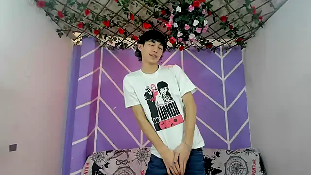 Snapshot of Maxxi_hot23 chatting on October 11, 7:37 pm Maxxi hot23 online show from October 11, 7:37 pm