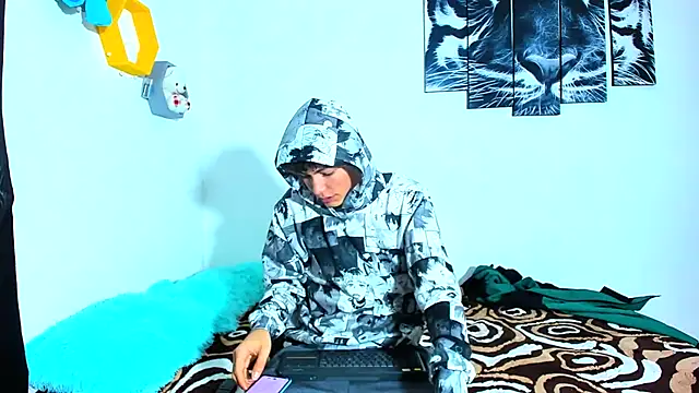 Snapshot of Maxxi_hot23 chatting on March 13, 7:50 pm Maxxi hot23 online show from March 13, 7:50 pm