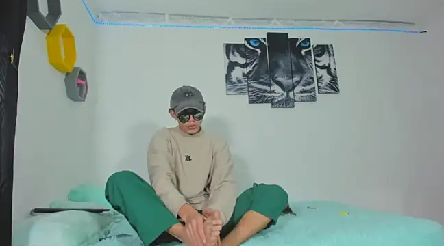 Snapshot of Maxxi_hot23 chatting on March 2, 7:08 pm Maxxi hot23 online show from March 2, 7:08 pm