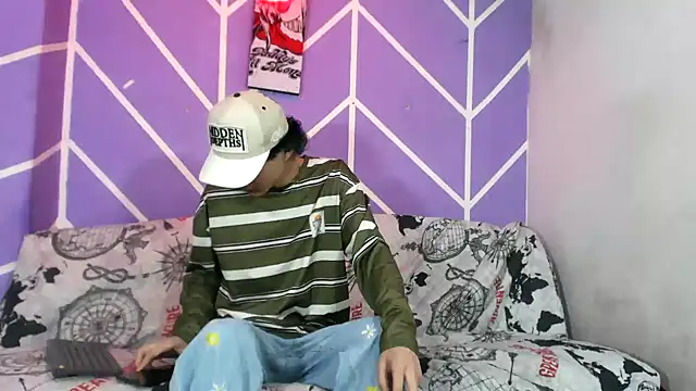 Snapshot of Maxxi_hot23 chatting on September 26, 7:21 pm Maxxi hot23 online show from September 26, 7:21 pm