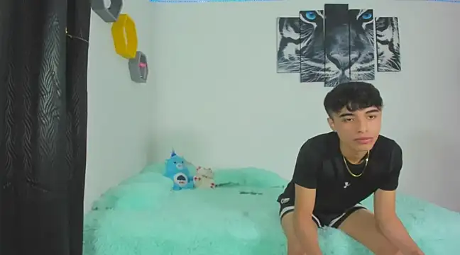 Snapshot of Maxxi_hot23 chatting on March 4, 3:37 pm Maxxi hot23 online show from March 4, 3:37 pm