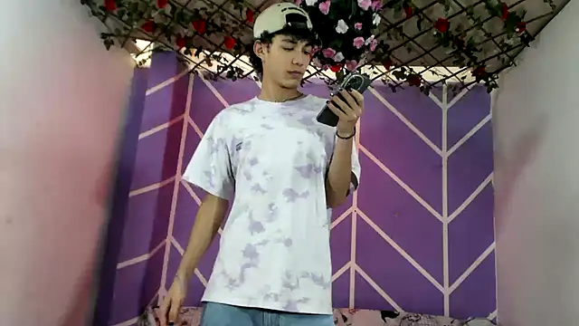 Snapshot of Maxxi_hot23 chatting on September 21, 7:19 pm Maxxi hot23 online show from September 21, 7:19 pm