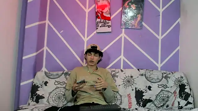 Snapshot of Maxxi_hot23 chatting on September 18, 7:28 pm Maxxi hot23 online show from September 18, 7:28 pm