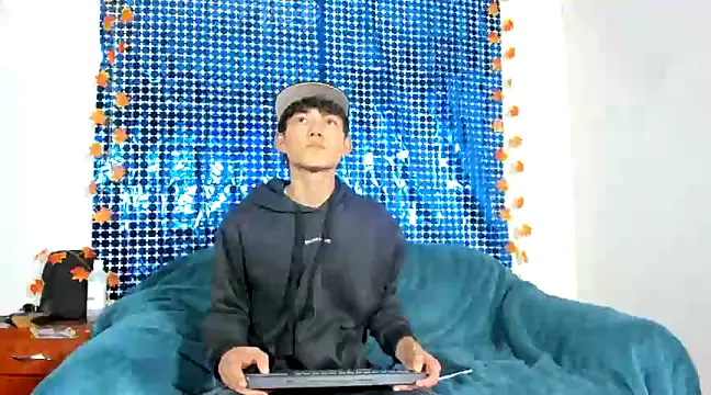 Snapshot of Maxxi_hot23 chatting on February 26, 4:52 am Maxxi hot23 online show from February 26, 4:52 am