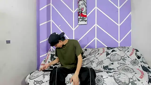 Snapshot of Maxxi_hot23 chatting on October 10, 7:47 pm Maxxi hot23 online show from October 10, 7:47 pm