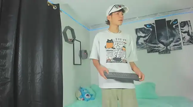 Snapshot of Maxxi_hot23 chatting on March 1, 1:43 am Maxxi hot23 online show from March 1, 1:43 am