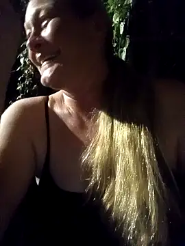 wetnwildforyou online show from September 27, 3:01 am