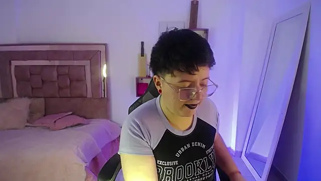 Snapshot of safyka chatting on February 10, 3:05 am safyka online show from February 10, 3:05 am