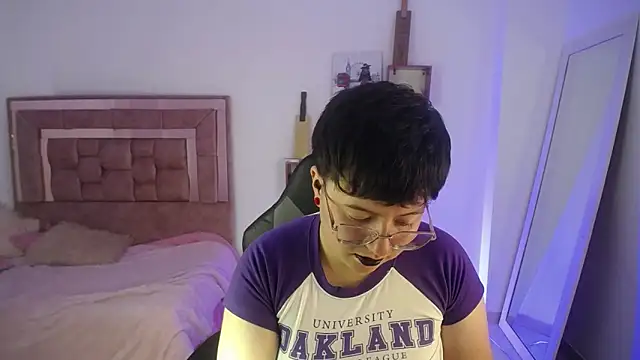 Snapshot of safyka chatting on February 13, 2:33 am safyka online show from February 13, 2:33 am