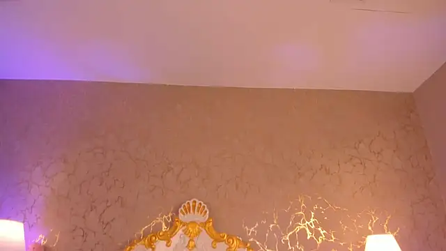 ScarlettWallace online show from April 15, 4:33 pm