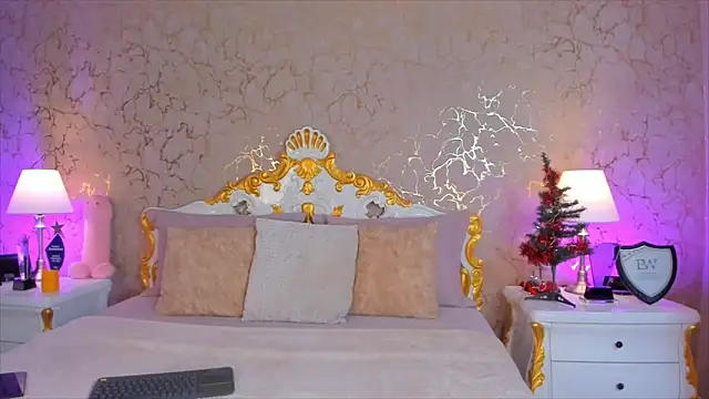 Snapshot of ScarlettWallace chatting on December 14, 8:03 pm ScarlettWallace online show from December 14, 8:03 pm