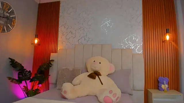 ScarlettWallace online show from April 9, 7:20 pm