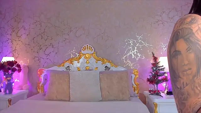 ScarlettWallace online show from December 18, 9:18 pm