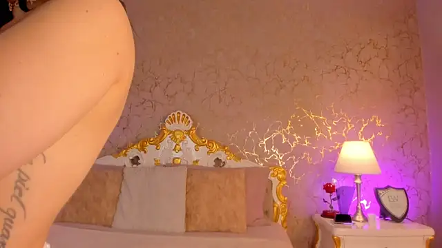 ScarlettWallace online show from April 5, 8:37 pm