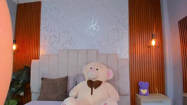 Snapshot of ScarlettWallace chatting on November 17, 4:44 pm ScarlettWallace online show from November 17, 4:44 pm