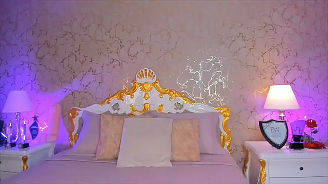 Snapshot of ScarlettWallace chatting on October 31, 9:11 pm ScarlettWallace online show from October 31, 9:11 pm