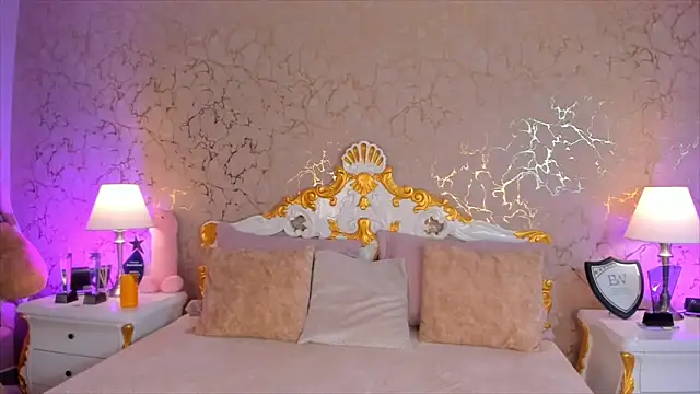 Snapshot of ScarlettWallace chatting on November 25, 3:01 pm ScarlettWallace online show from November 25, 3:01 pm