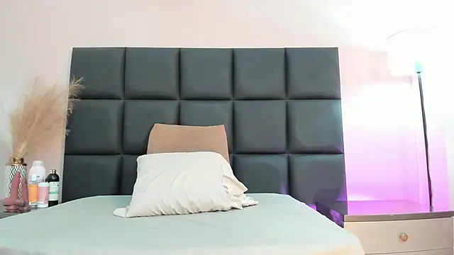 SeleneLujan online show from March 28, 12:06 pm