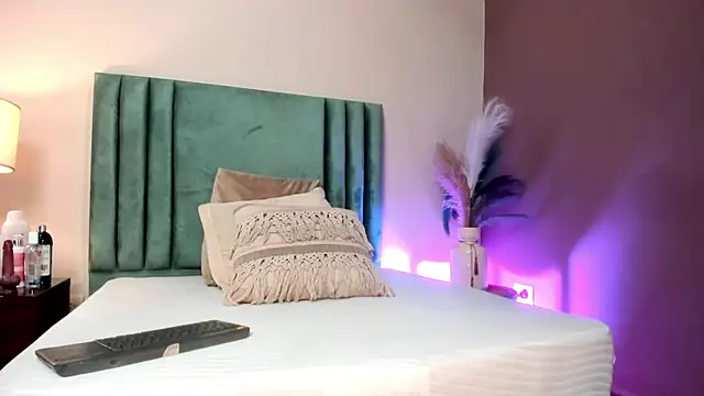 SeleneLujan online show from March 10, 11:47 am