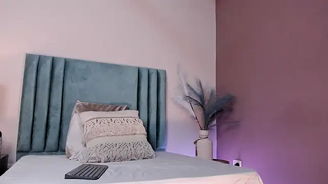 SeleneLujan online show from December 17, 11:59 am