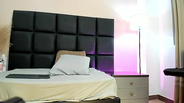 SeleneLujan online show from March 12, 11:47 am