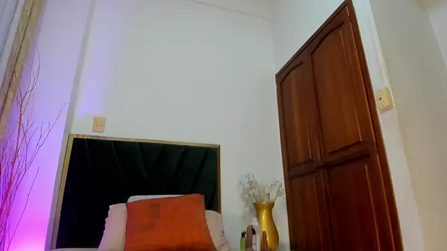 SeleneLujan online show from February 12, 11:43 am