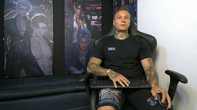 Snapshot of damian_c12 chatting on April 4, 9:43 pm damian c12 online show from April 4, 9:43 pm