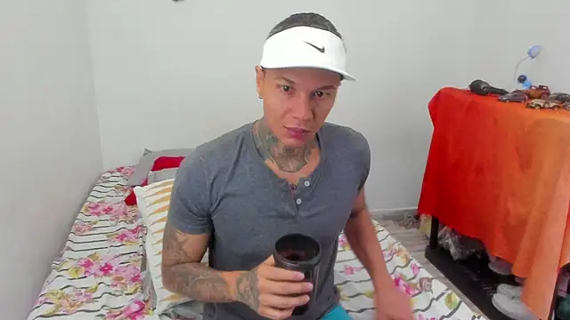 Snapshot of damian_c12 chatting on March 8, 3:13 pm damian c12 online show from March 8, 3:13 pm