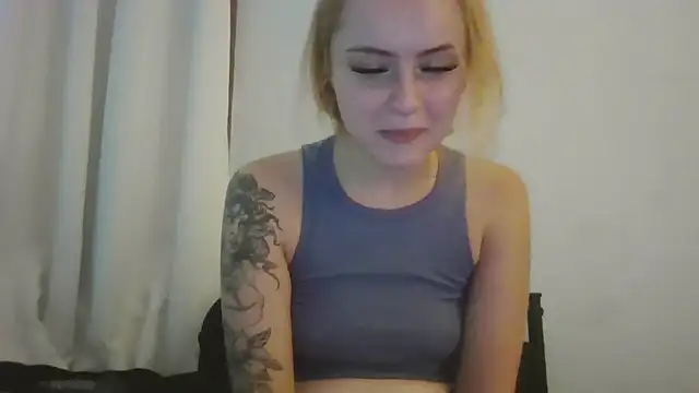 sluttypumpkin online show from July 28, 8:45 pm