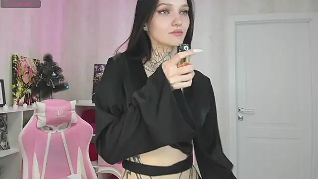 Snapshot of Selena_Sharp chatting on March 8, 4:01 am Selena Sharp online show from March 8, 4:01 am