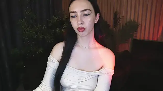 Snapshot of WildKittenX_ chatting on November 11, 6:52 am WildKittenX online show from November 11, 6:52 am