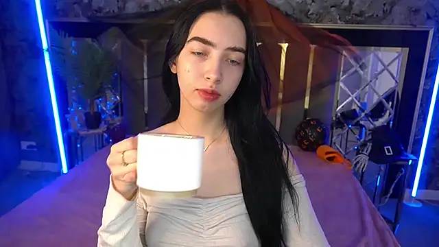 Snapshot of WildKittenX_ chatting on October 29, 6:45 am WildKittenX online show from October 29, 6:45 am