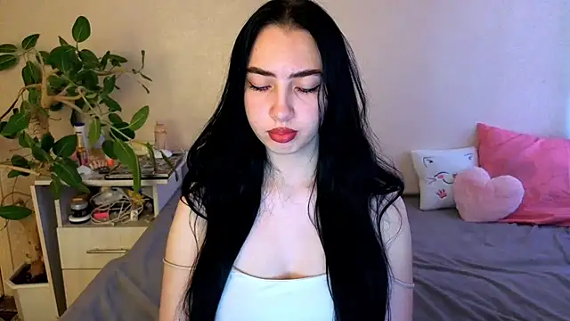 Snapshot of WildKittenX_ chatting on June 17, 4:01 am WildKittenX online show from June 17, 4:01 am
