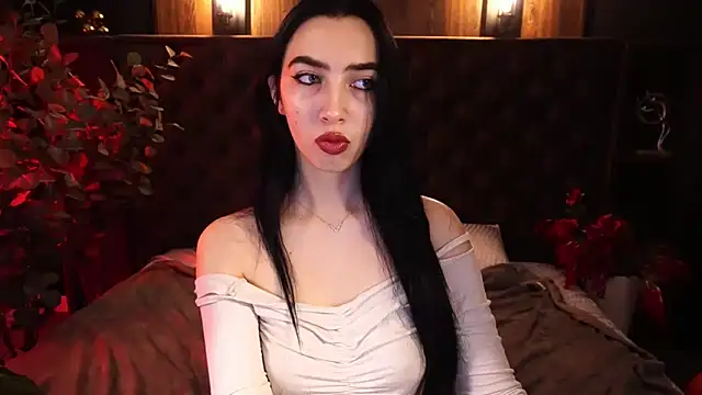 Snapshot of WildKittenX_ chatting on November 6, 6:39 am WildKittenX online show from November 6, 6:39 am