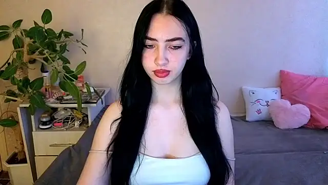 Snapshot of WildKittenX_ chatting on June 18, 4:00 am WildKittenX online show from June 18, 4:00 am