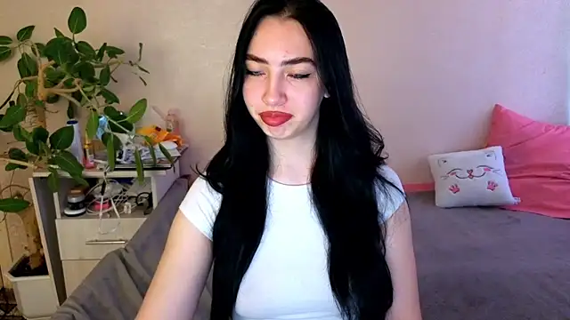 Snapshot of WildKittenX_ chatting on June 10, 4:03 am WildKittenX online show from June 10, 4:03 am