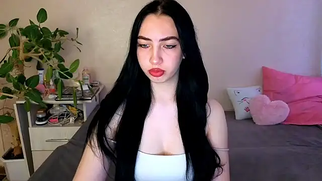 Snapshot of WildKittenX_ chatting on June 14, 4:03 am WildKittenX online show from June 14, 4:03 am