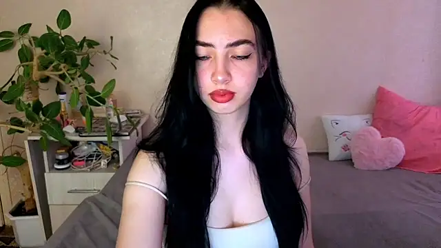 Snapshot of WildKittenX_ chatting on June 15, 4:01 am WildKittenX online show from June 15, 4:01 am