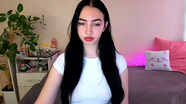 Snapshot of WildKittenX_ chatting on June 6, 4:07 am WildKittenX online show from June 6, 4:07 am