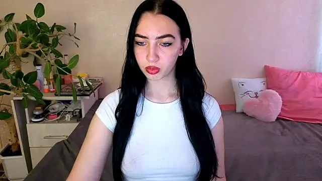 Snapshot of WildKittenX_ chatting on June 12, 4:10 am WildKittenX online show from June 12, 4:10 am
